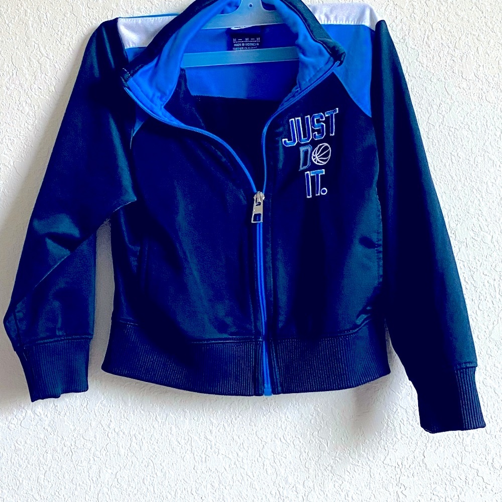 Nike zip up Toddler size jacket with side pockets. Size 3T, toddler. Navy Blue